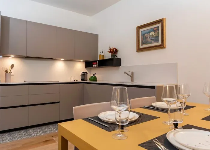 Porta Venezia Stylish Haven Apartment *