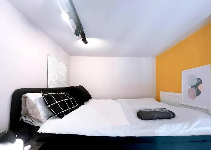 Rum i privatbostad B&B Pizza Room Twin Room Near Navigli Milan *