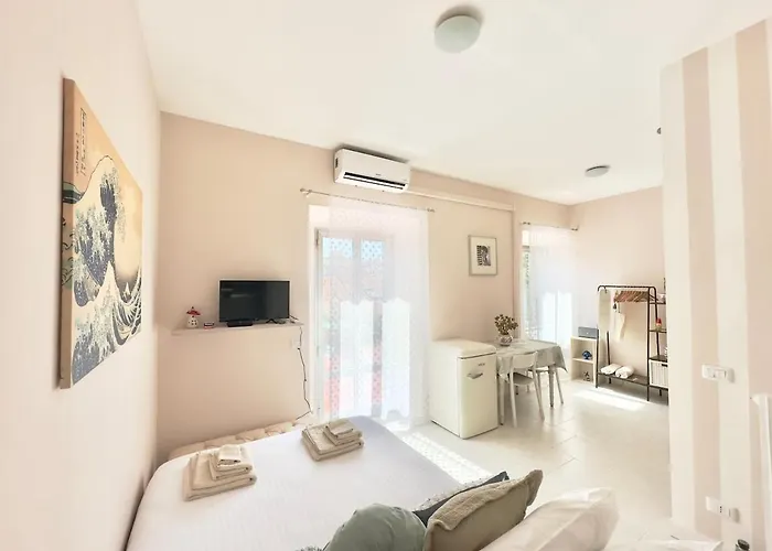 Apartment Center Romantic With Terrace