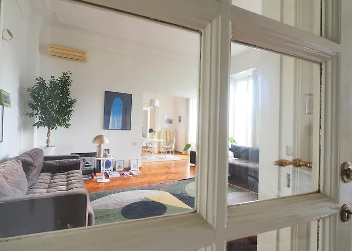 Location Cavour Milan