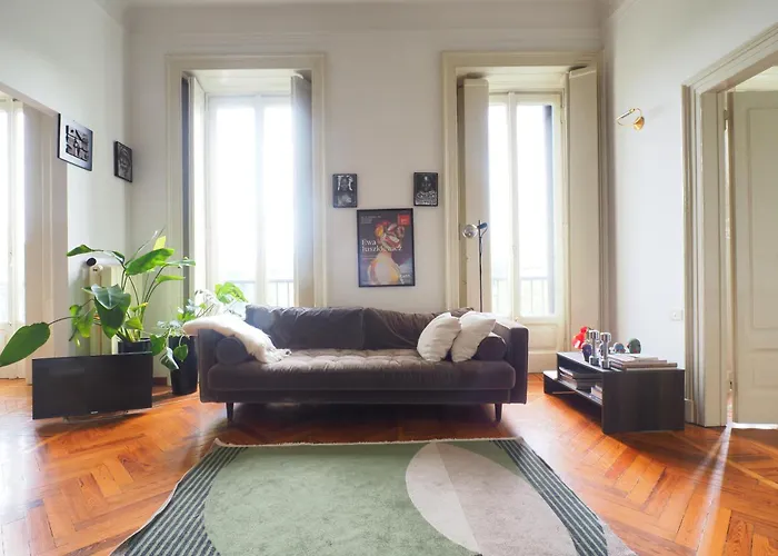 Location Cavour Milan