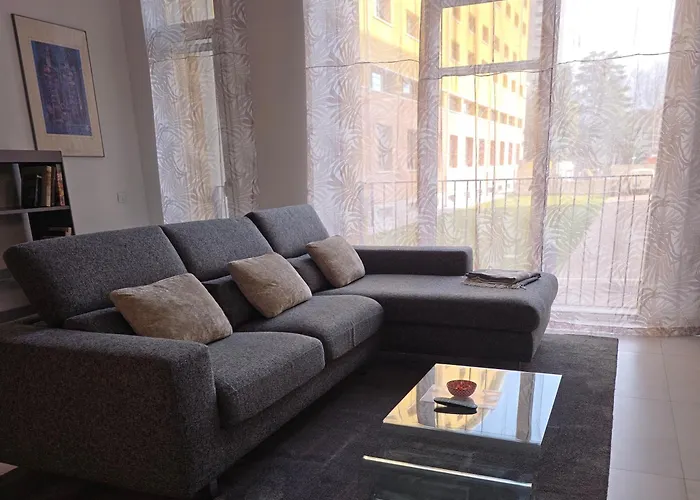 Space Loft - Close To M5 Subway - Free Parking - Sky & Netflix Tv Lejlighed