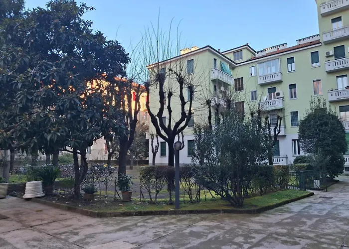 Vfh Argonne Trendy By The Park Appartement