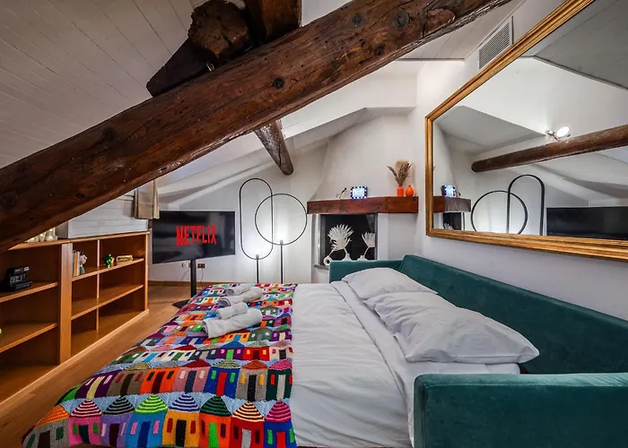 The Mirror Attic - Moscova Brera