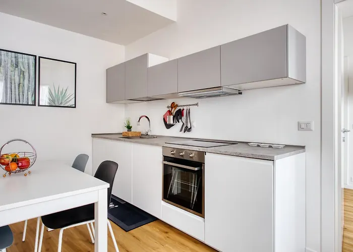 Joivy Elegant & Modern In Isola District Daire