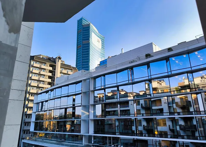 Joivy Elegant & Modern In Isola District Daire