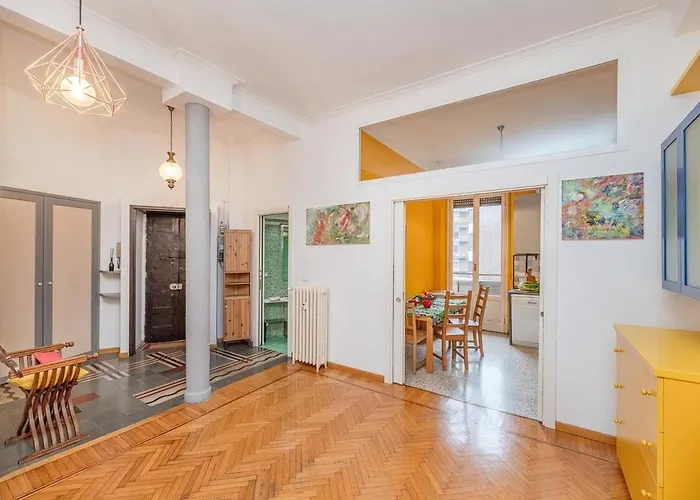 Mondrian Style House * 米兰