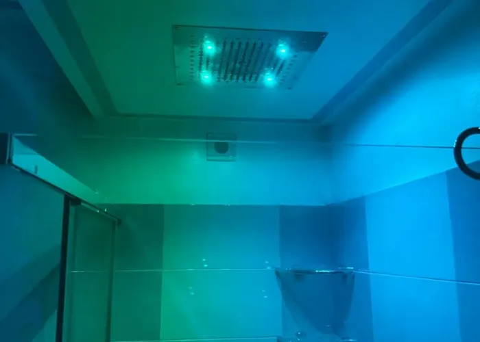 Appartamento Spacious Three In Corso Vercelli, In The Center