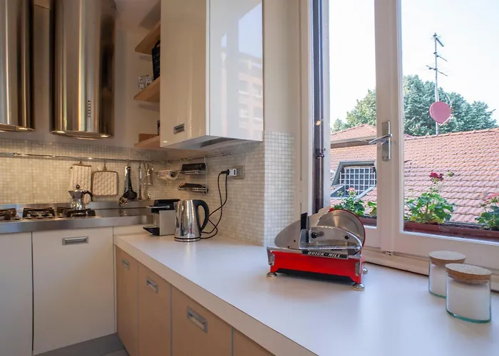 Bright And Comfy In A Beautiful Contemporary Milano