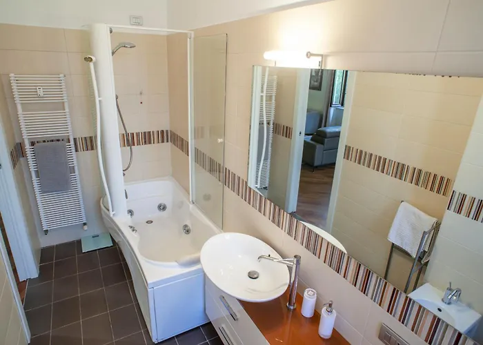 Bright And Comfy In A Beautiful Contemporary Appartamento