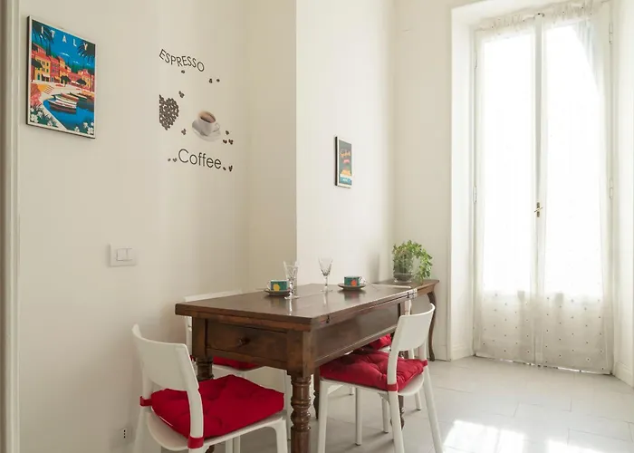 Navigli Harmony Flat, Beautiful & Bright Apartment, 3 Bdr Apartament *