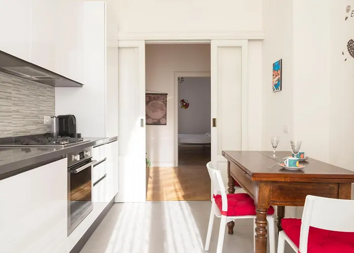 Navigli Harmony Flat, Beautiful & Bright Apartment, 3 Bdr Apartamento Milão