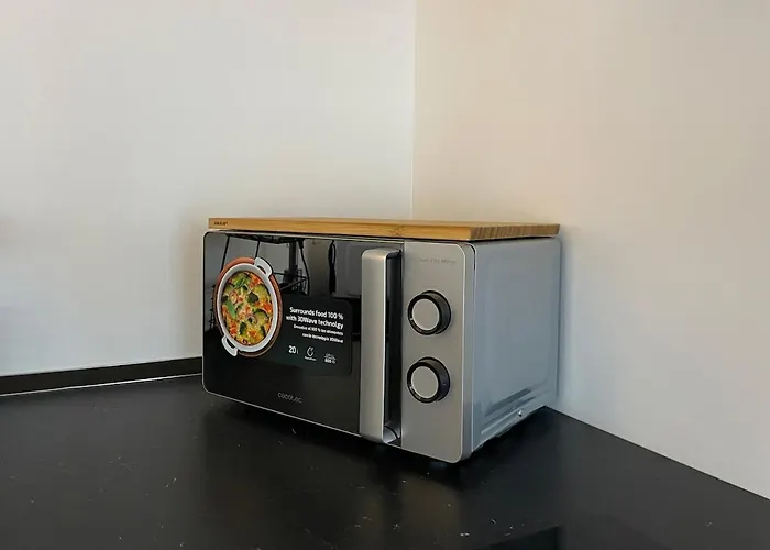 Eleganza Milanese Near Duomo & Metro شقة