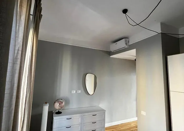 Cozy Renovated Comfort In Isola