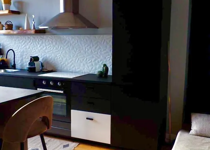 아파트 Cozy Renovated Comfort In Isola