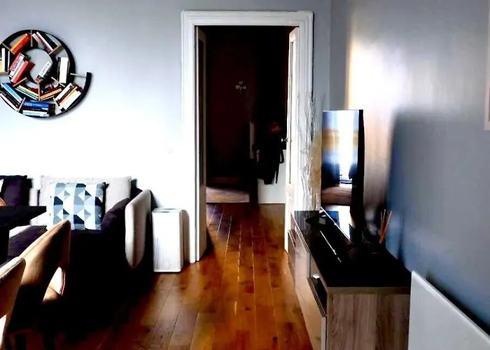 Cozy Renovated Comfort In Isola Lejlighed *