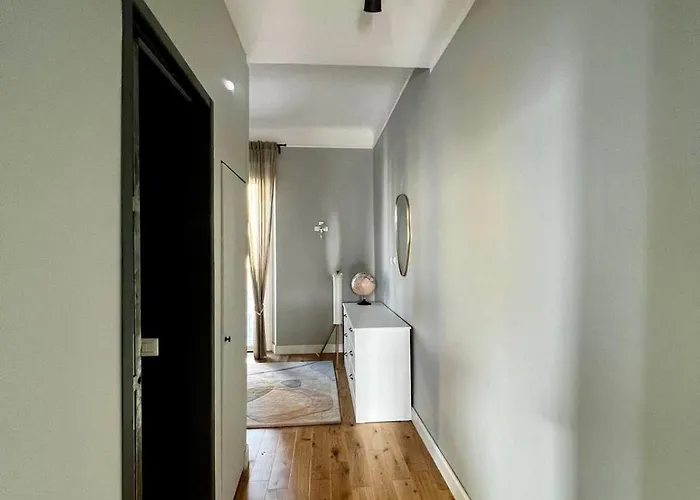 Cozy Renovated Comfort In Isola *