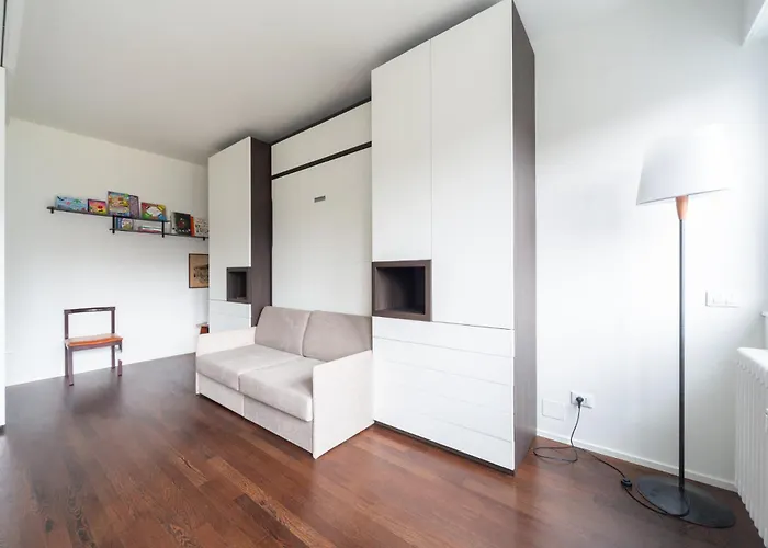 Charming & Bright Near Milan's Fashion District Apartmanhotel 4*