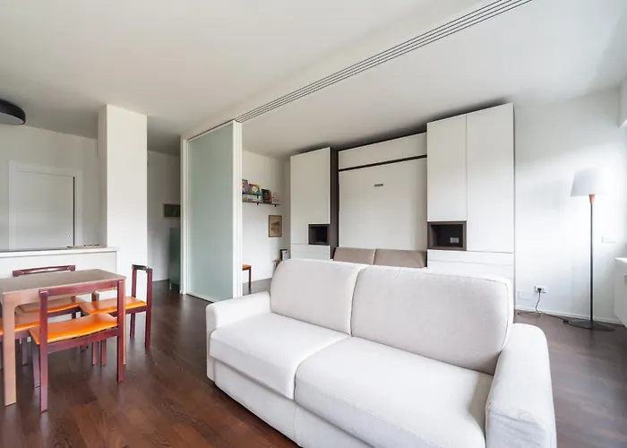 Apartmanhotel Charming & Bright Near Milan's Fashion District 4*