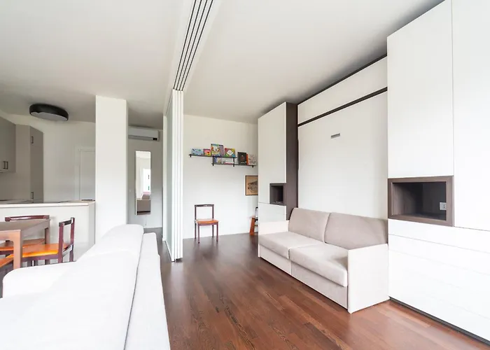 Charming & Bright Near Milan's Fashion District Milánó