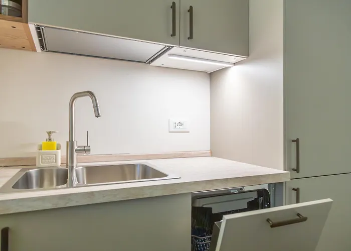 Apartmanhotel Charming & Bright Near Milan's Fashion District 4*