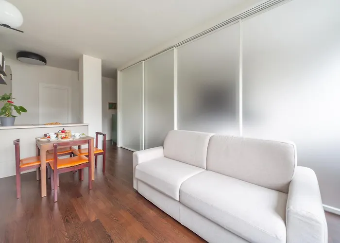 Charming & Bright Near Milan's Fashion District Apartmanhotel