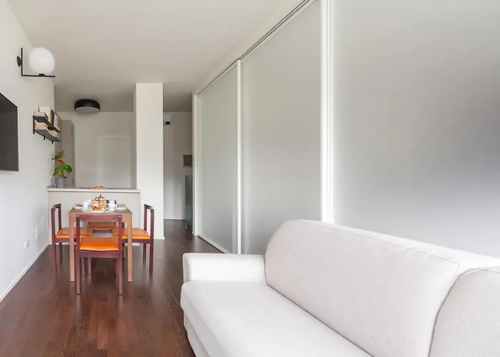 Apartmanhotel Charming & Bright Near Milan's Fashion District 4*
