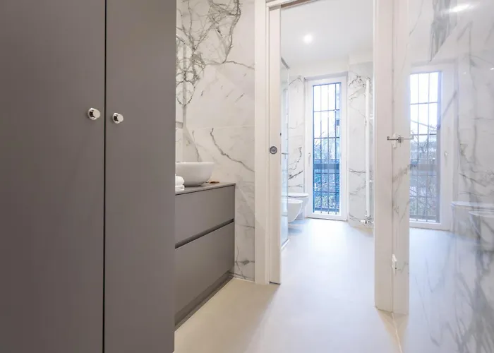 Charming & Bright Near Milan's Fashion District 4* Milánó