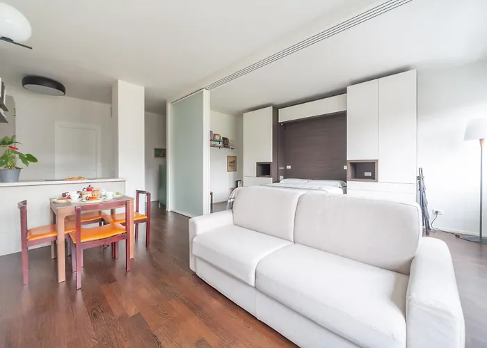 Charming & Bright Near Milan's Fashion District Apartmanhotel