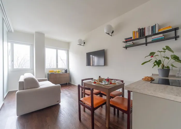 Apartmanhotel Charming & Bright Near Milan's Fashion District 4*