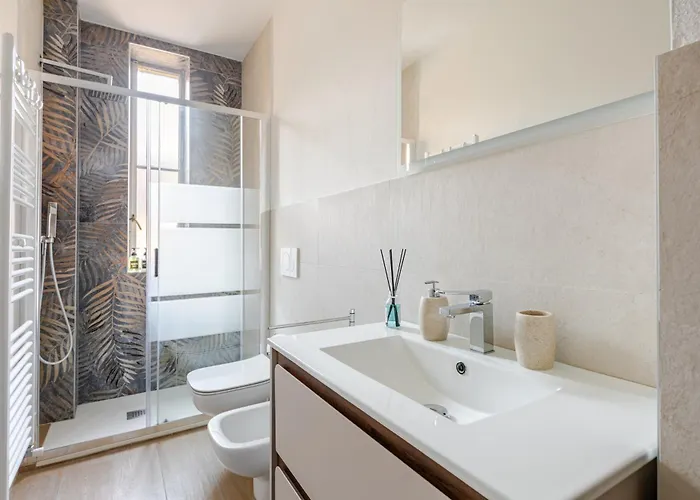 - Isola * Милан