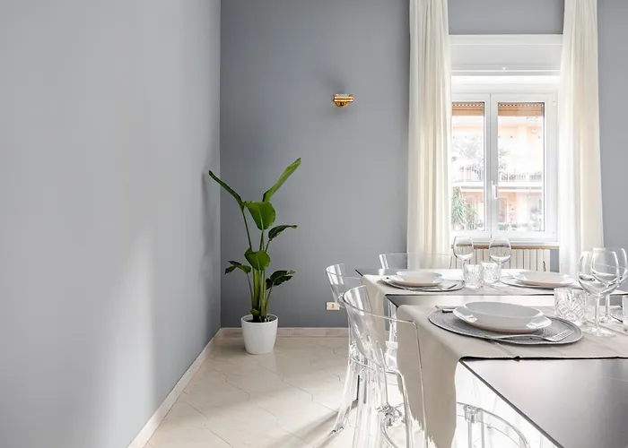 - Isola Апартаменты