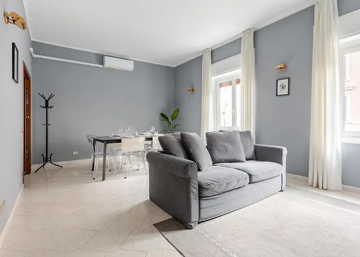 - Isola Апартаменты *