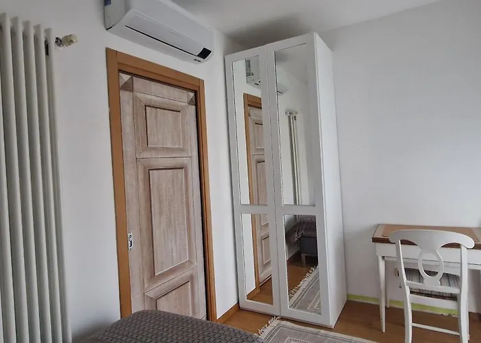 Stanza In Con Giardino Δωμάτια σε οικογενειακή κατοικία Μιλάνο