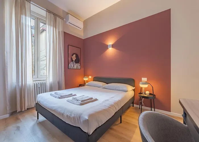 5' From Station, With 2 Bedrooms *