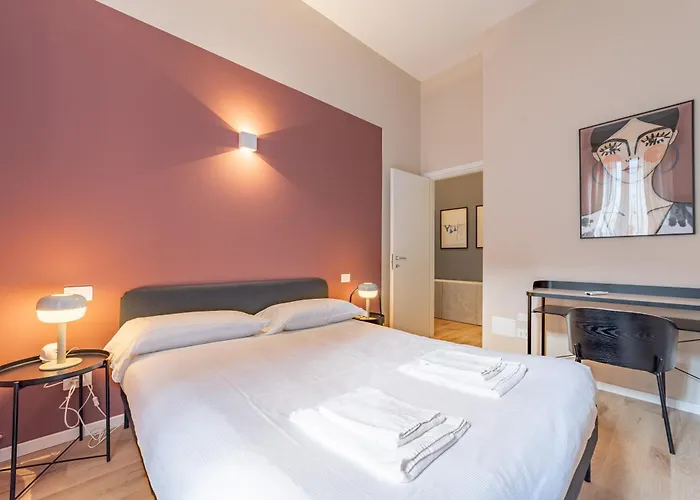 5' From Station, With 2 Bedrooms Apartment