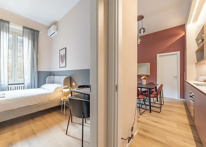 5' From Station, With 2 Bedrooms Apartment *