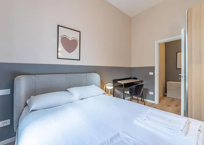 5' From Station, With 2 Bedrooms Apartament *