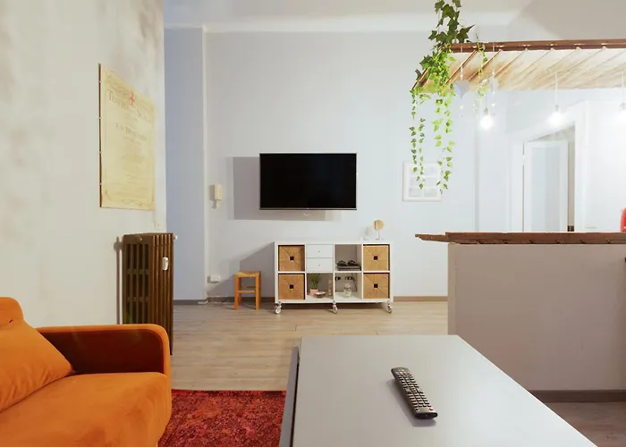 Isola - Ugo Bassi - Ampio Bilocale Moderno