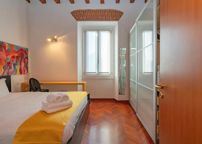Xenia - Historic Two-room In Navigli Area