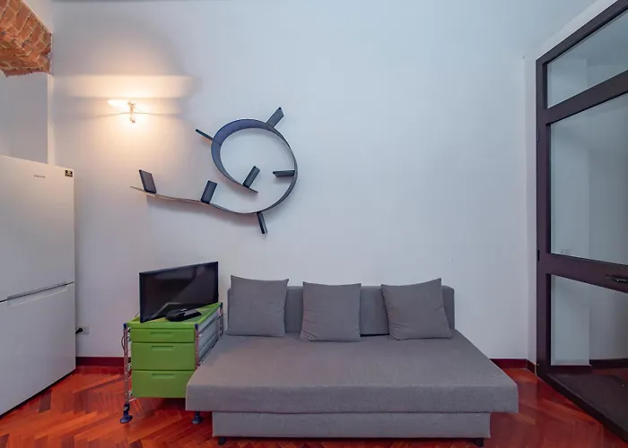 Xenia - Historic Two-room In Navigli Area