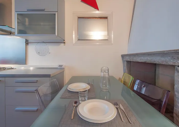 Xenia - Historic Two-room In Navigli Area *