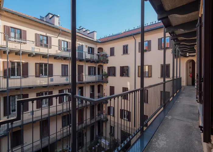 Xenia - Historic Two-room In Navigli Area