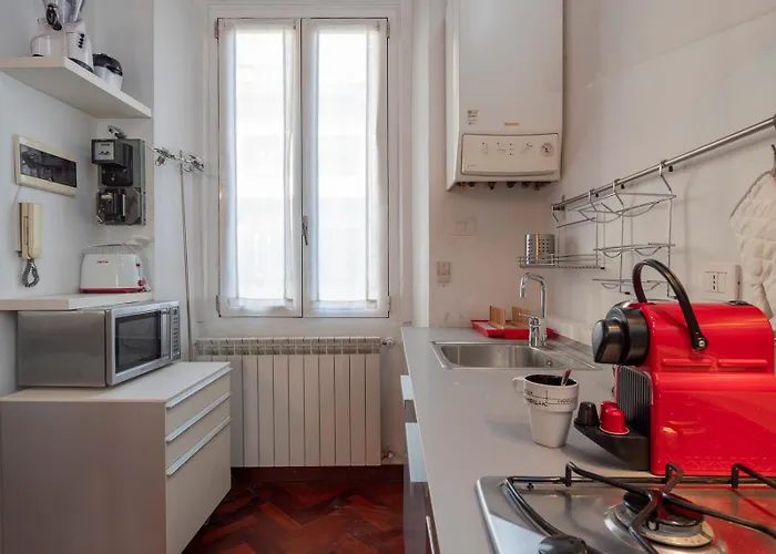Xenia - Historic Two-room In Navigli Area *