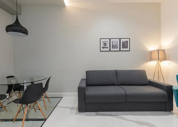 Xenia - Spacious Three-room In Moscova Area ميلان