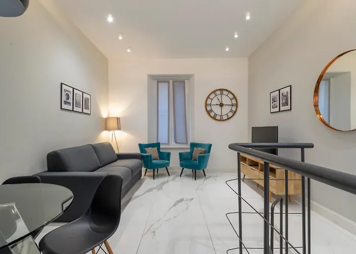 Xenia - Spacious Three-room In Moscova Area شقة