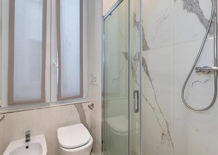Xenia - Spacious Three-room In Moscova Area * Milán