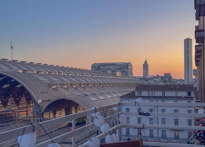 Spacious With Balcony And 2 Bathrooms By Host Hero Appartement Milaan