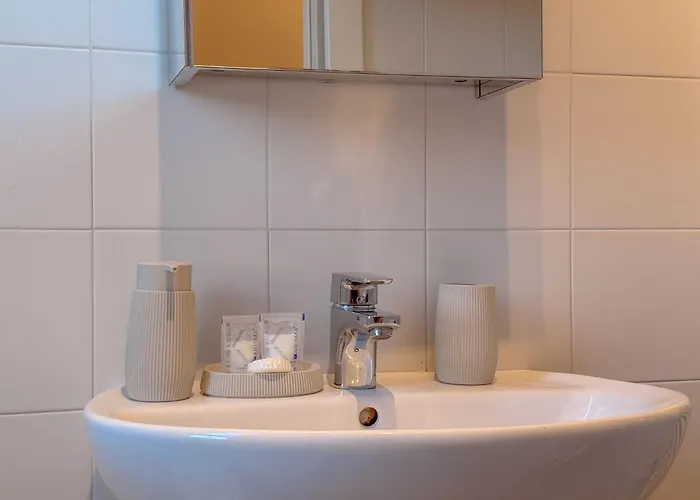 Spacious With Balcony And 2 Bathrooms By Host Hero Appartement Milaan