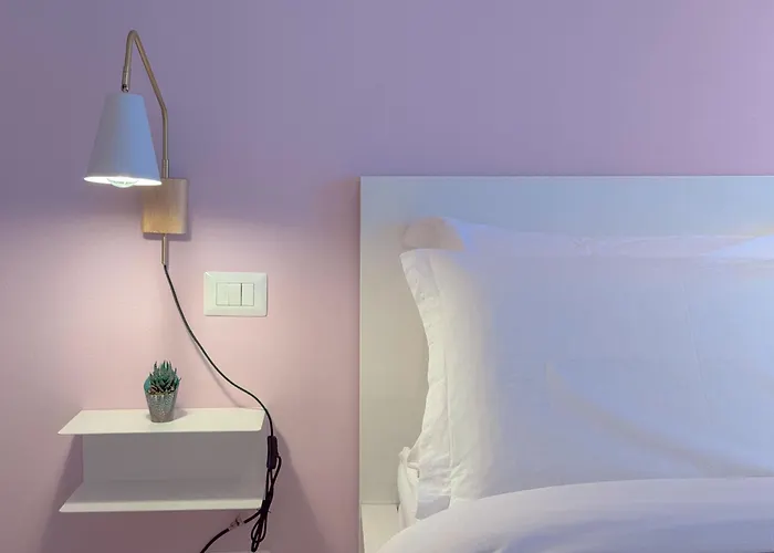 Spacious With Balcony And 2 Bathrooms By Host Hero